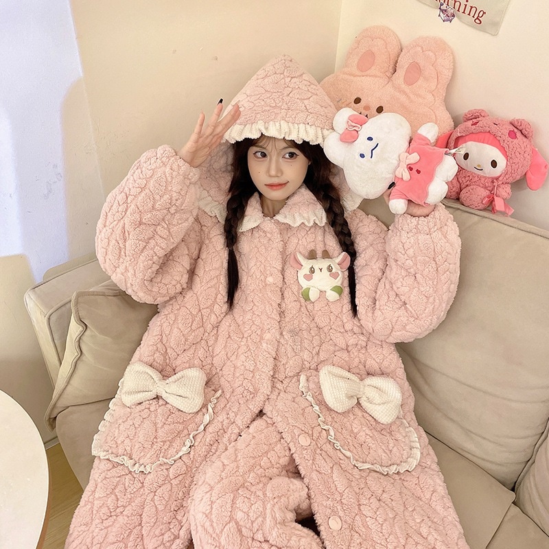 パジャマの女性は冬に綿を挟んで寝ている服のバスローブのサンゴのベルベットが厚くなった秋冬の新型は家の服を着ることができる