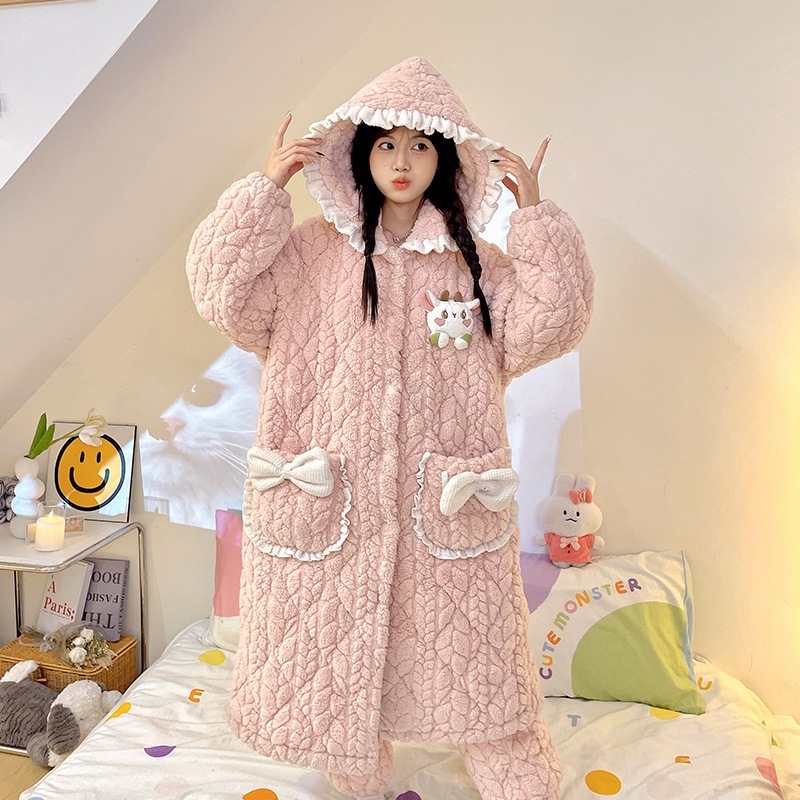 パジャマの女性は冬に綿を挟んで寝ている服のバスローブのサンゴのベルベットが厚くなった秋冬の新型は家の服を着ることができる