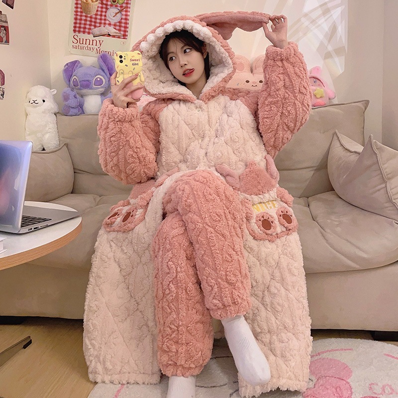 パジャマの女性は冬に綿を挟んで寝ている服のバスローブのサンゴのベルベットが厚くなった秋冬の新型は家の服を着ることができる