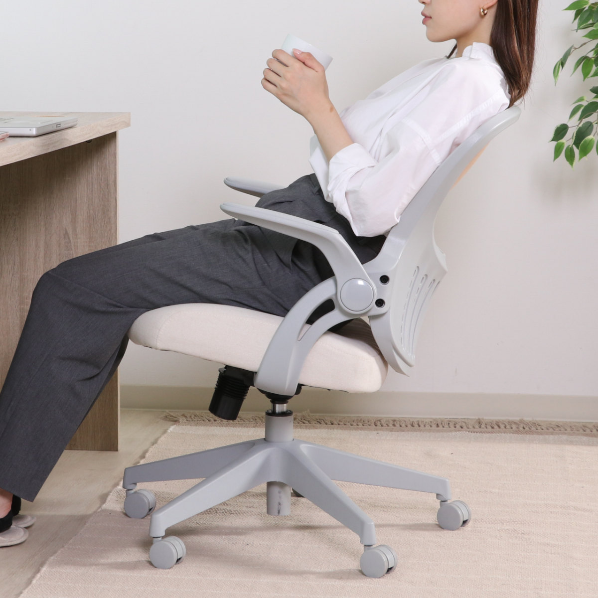 オフィスチェア 座面高41ー48.5cm 高さ調節 肘掛け メッシュ チェア デスクチェア イス 学習 パソコン ワークチェア 椅子 ロッキング キャスター付き おしゃれ かわいい 肘付き オフィスチェア 座面高41ー48.5cm 高さ調節 肘掛け メッシュ チェア デスクチェア イス 学習 パソコン ワークチェア 椅子 ロッキング キャスター付き おしゃれ かわいい 肘付き