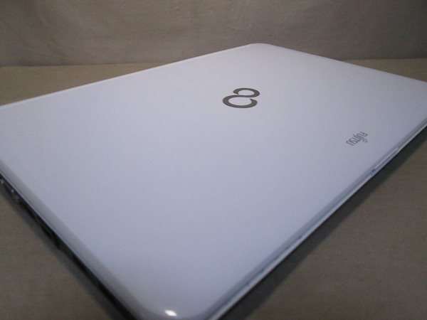 FMV LIFEBOOK WA1/K【Celeron B830 1.8GHz】　【Windows10 Home】MS 365 Office  Web／電源投入可／Wi-Fi／長期保証 [90197]