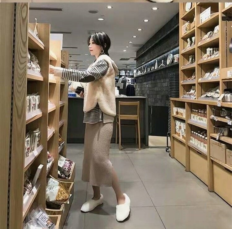 アウター ベスト コート 上着 ミディアム丈 袖なし ノースリーブ ラウンドネック 襟なし セミフレア もこもこ ふわふわ 前開き ボア かわいい 大人可愛い きれいめ カジュアル 大人 上品