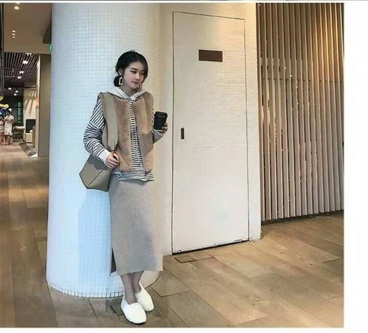 アウター ベスト コート 上着 ミディアム丈 袖なし ノースリーブ ラウンドネック 襟なし セミフレア もこもこ ふわふわ 前開き ボア かわいい 大人可愛い きれいめ カジュアル 大人 上品