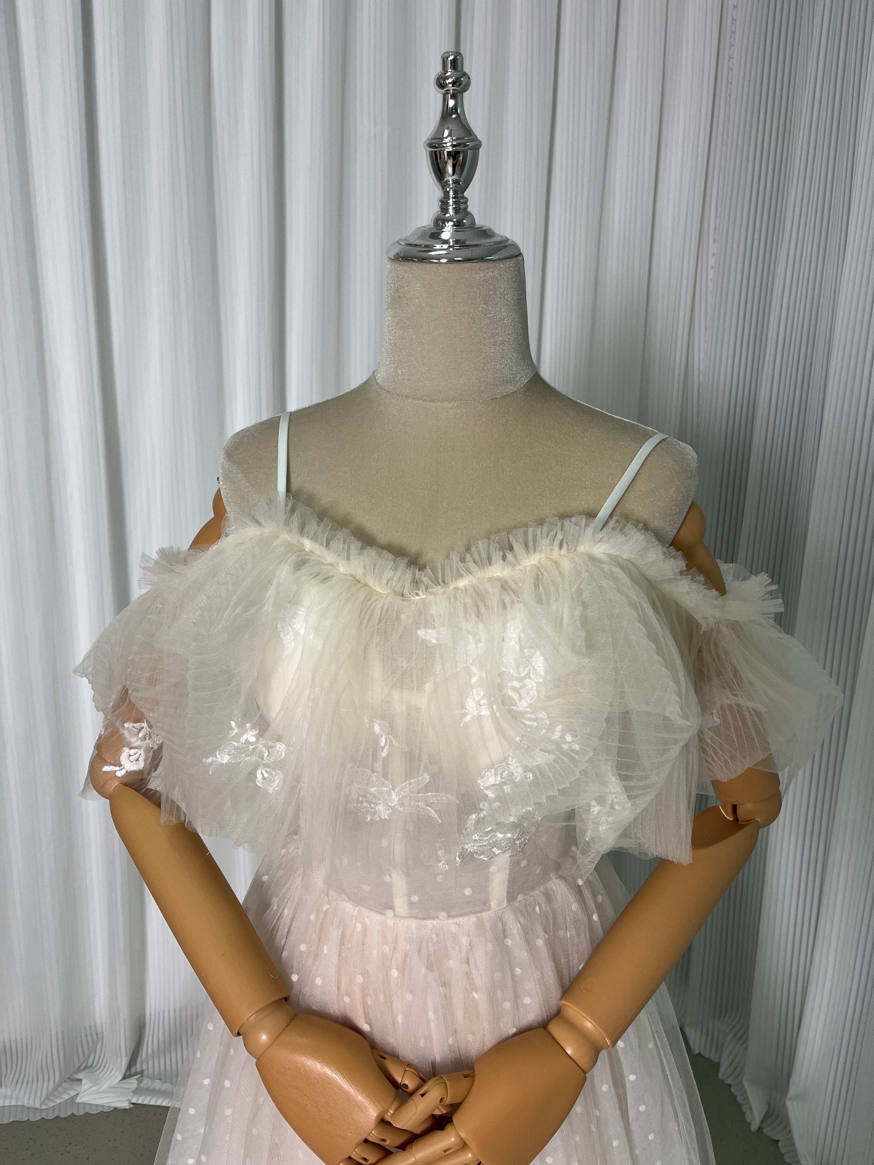 パーティードレス オフホワイト キャミソール オフショルダー 繊細レース 編み上げ 可愛い 前撮り パーティードレス オフホワイト キャミソール オフショルダー 繊細レース 編み上げ 可愛い 前撮り