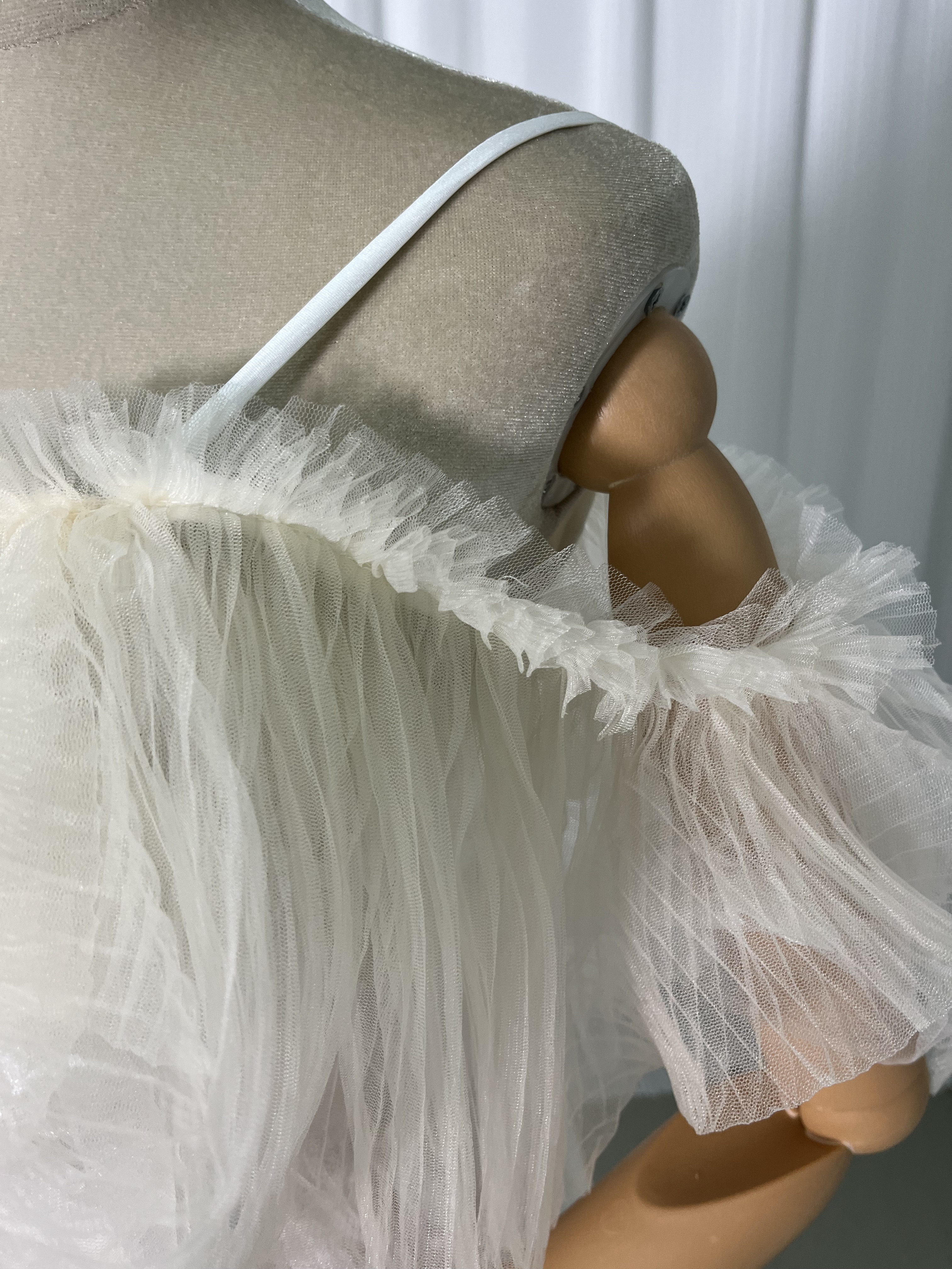 パーティードレス オフホワイト キャミソール オフショルダー 繊細レース 編み上げ 可愛い 前撮り パーティードレス オフホワイト キャミソール オフショルダー 繊細レース 編み上げ 可愛い 前撮り