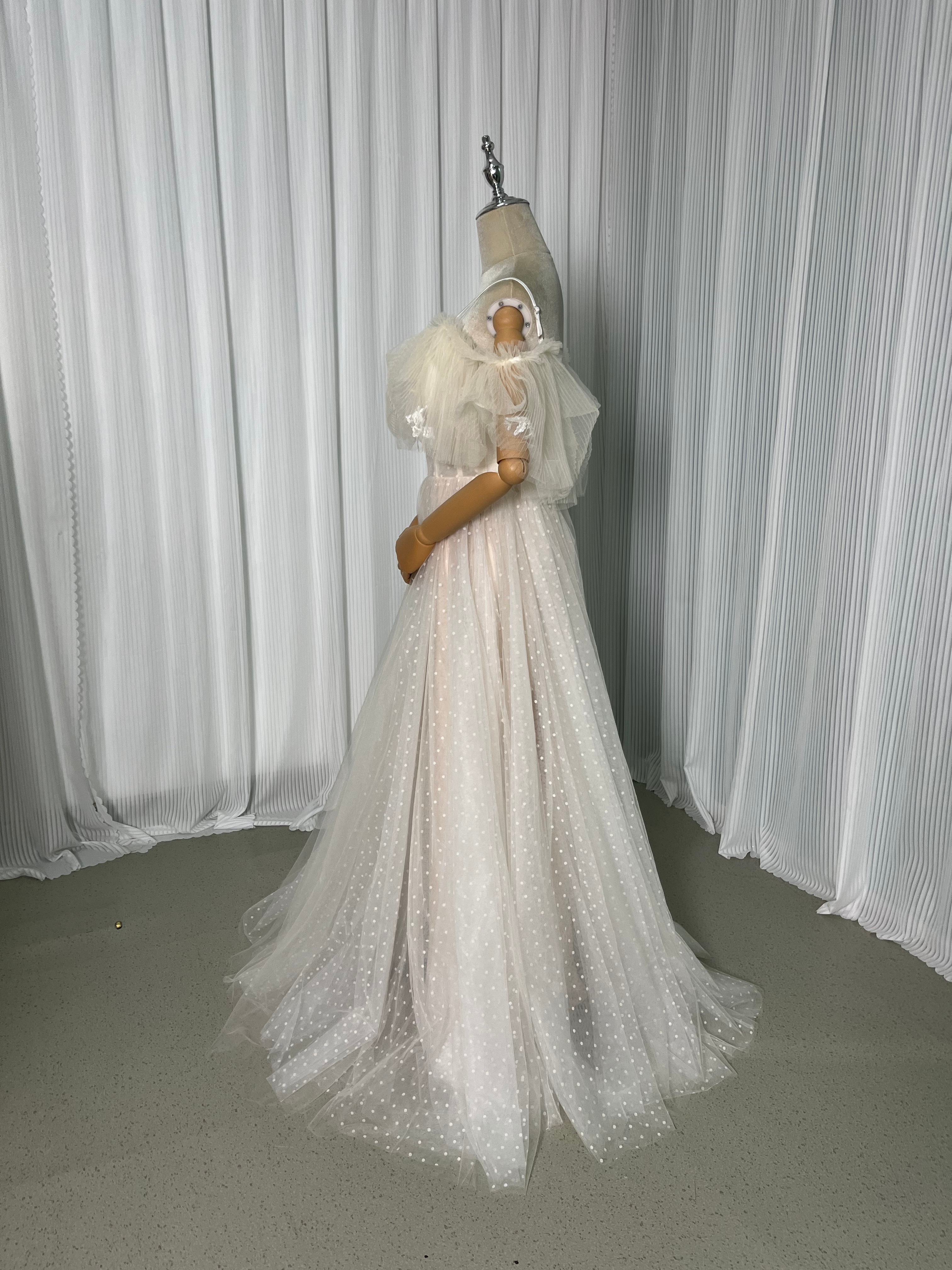 パーティードレス オフホワイト キャミソール オフショルダー 繊細レース 編み上げ 可愛い 前撮り パーティードレス オフホワイト キャミソール オフショルダー 繊細レース 編み上げ 可愛い 前撮り