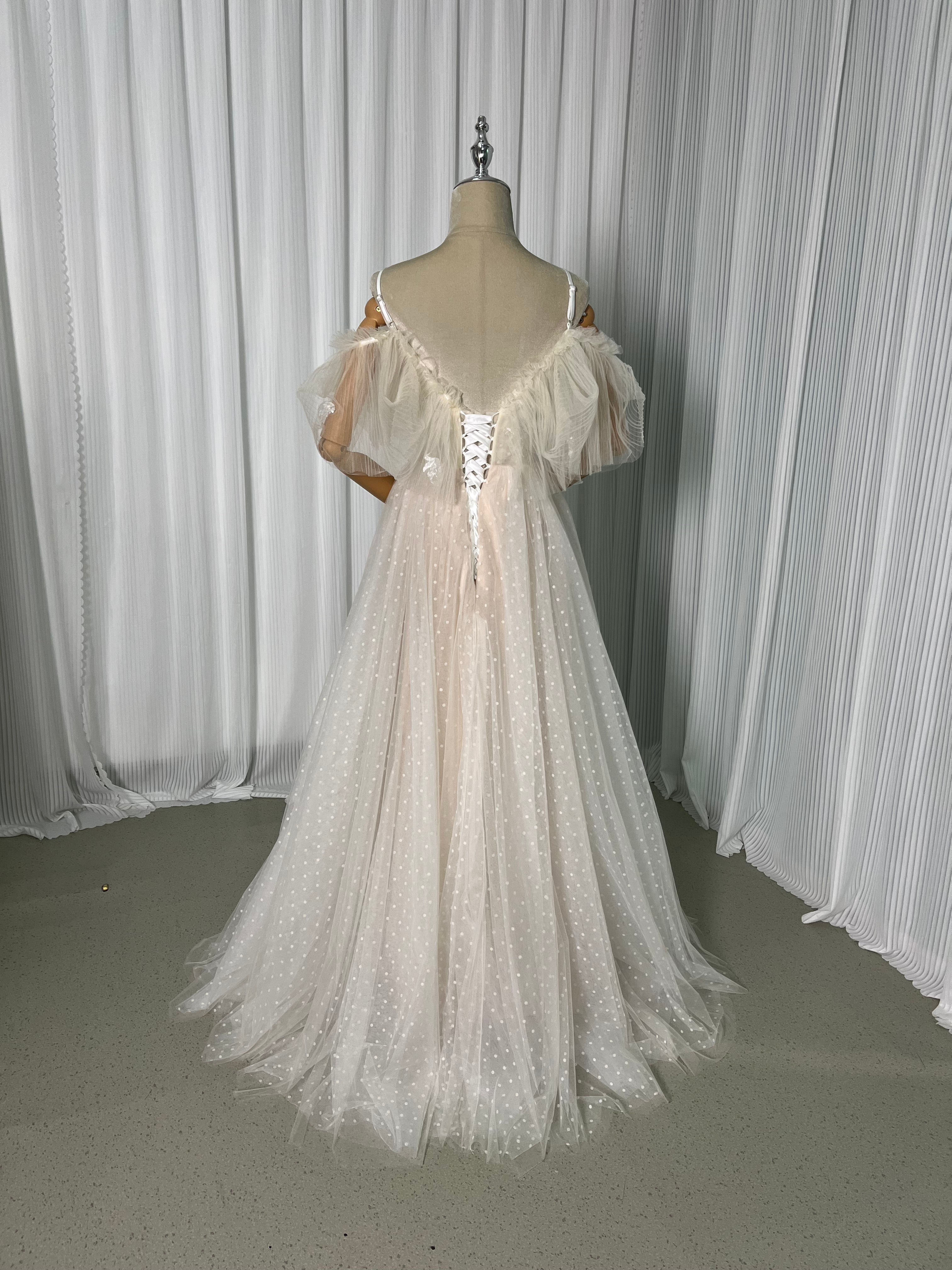 パーティードレス オフホワイト キャミソール オフショルダー 繊細レース 編み上げ 可愛い 前撮り パーティードレス オフホワイト キャミソール オフショルダー 繊細レース 編み上げ 可愛い 前撮り