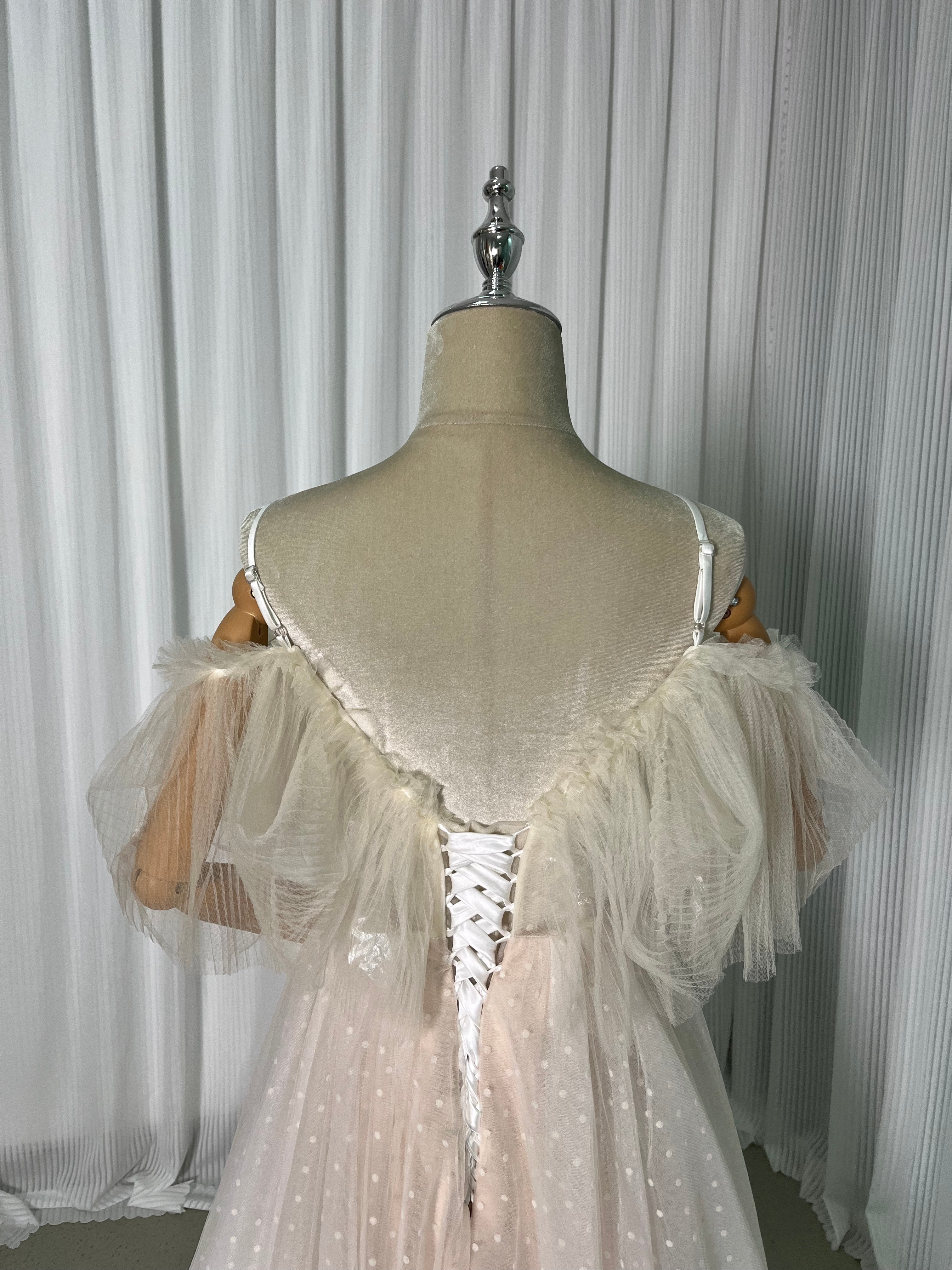 パーティードレス オフホワイト キャミソール オフショルダー 繊細レース 編み上げ 可愛い 前撮り パーティードレス オフホワイト キャミソール オフショルダー 繊細レース 編み上げ 可愛い 前撮り