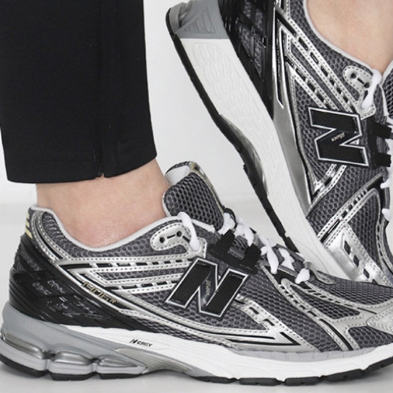 ニューバランス ランニングシューズ 1906R シルバーメタリック ブラック ニューバランス ランニングシューズ 1906R シルバーメタリック ブラック
