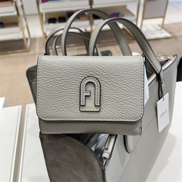 即発 財布 三つ折り財布 アウトレット 関税込み 無地 レザー レディース USA直送 WP00241 即発 財布 三つ折り財布 アウトレット 関税込み 無地 レザー レディース USA直送 WP00241