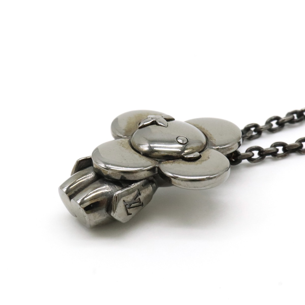 ペンダント ヴィヴィエンヌ ネックレス メタル ガンメタリック M0083 ペンダント ヴィヴィエンヌ ネックレス メタル ガンメタリック M0083