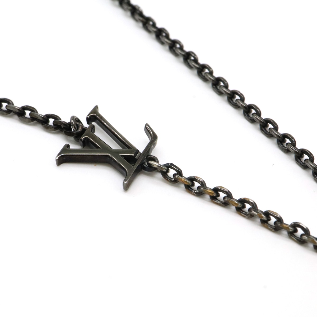 ペンダント ヴィヴィエンヌ ネックレス メタル ガンメタリック M0083 ペンダント ヴィヴィエンヌ ネックレス メタル ガンメタリック M0083