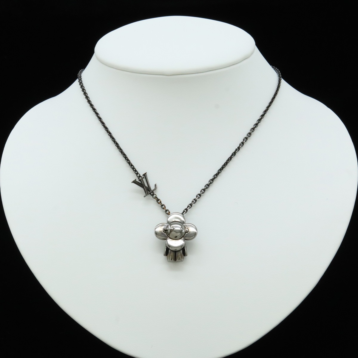 ペンダント ヴィヴィエンヌ ネックレス メタル ガンメタリック M0083 ペンダント ヴィヴィエンヌ ネックレス メタル ガンメタリック M0083