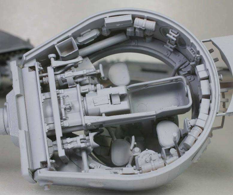 アミュージングホビー 1/35 ティーガー(P) 003(フルインテリア)【AMH35A051】 プラモデル AMH35A051 ティーガー P 003 フルインテリア