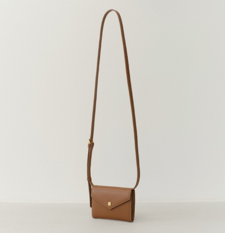 【DEMERIEL】 BELTED WALLET BAG : 2COLORS 【DEMERIEL】 BELTED WALLET BAG : 2COLORS