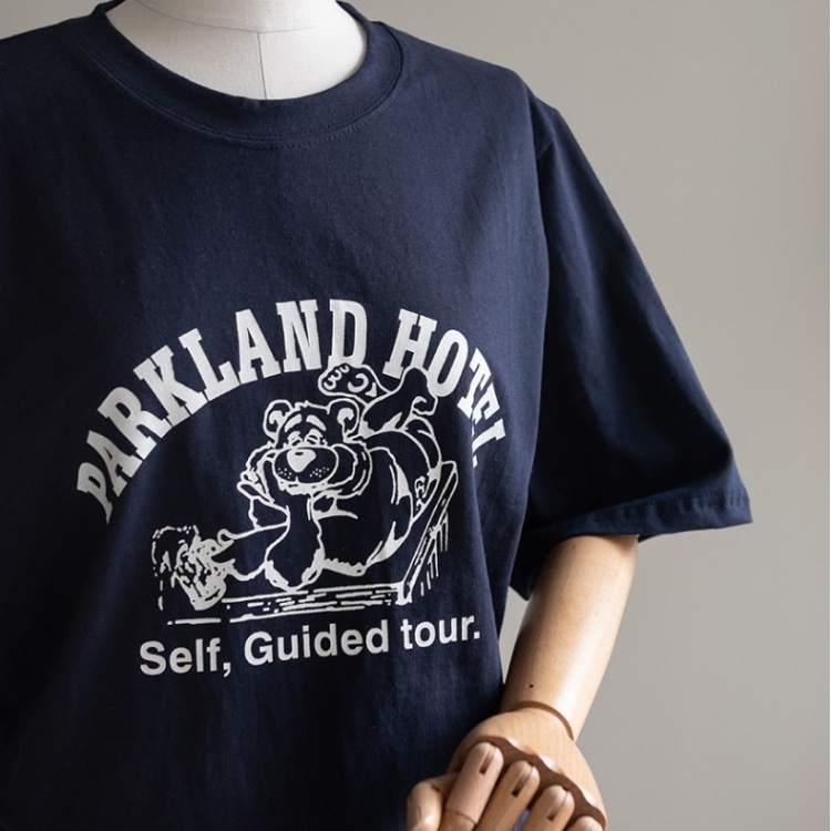 キャラクタープリント トップス Tシャツ シャツ プルオーバー 白シャツ 白トップス 袖あり 半袖 5分袖 五分袖 Uネック ラウンドネック ストレート Iライン かわいい 大人可愛い シンプル