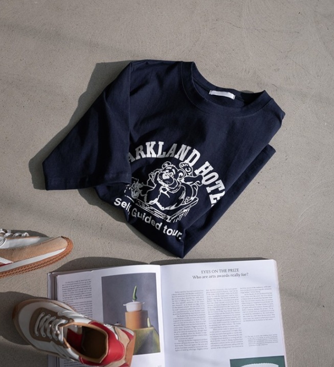 キャラクタープリント トップス Tシャツ シャツ プルオーバー 白シャツ 白トップス 袖あり 半袖 5分袖 五分袖 Uネック ラウンドネック ストレート Iライン かわいい 大人可愛い シンプル