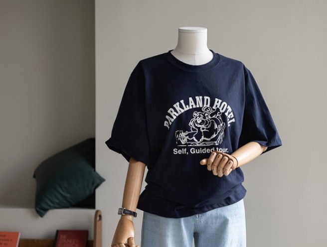 キャラクタープリント トップス Tシャツ シャツ プルオーバー 白シャツ 白トップス 袖あり 半袖 5分袖 五分袖 Uネック ラウンドネック ストレート Iライン かわいい 大人可愛い シンプル