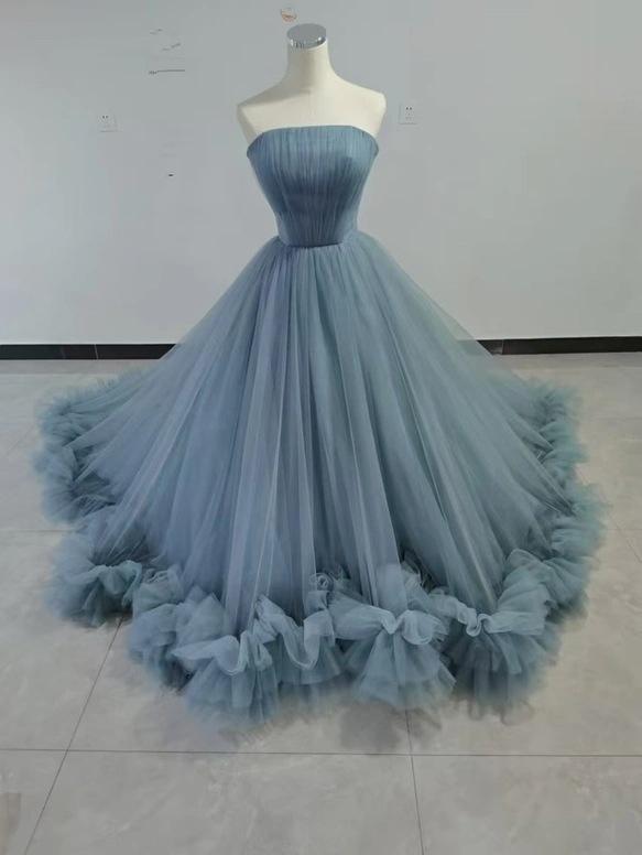 実例写真!カラードレス ブルー 取り外しオフショルダー ラッフルフリル ソフトチュール デザイン感 花嫁 実例写真!カラードレス ブルー 取り外しオフショルダー ラッフルフリル ソフトチュール デザイン感 花嫁