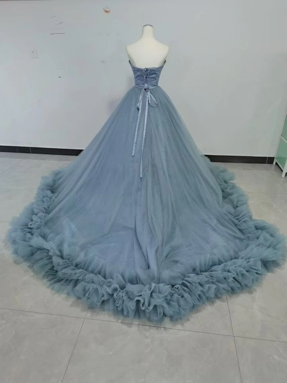 実例写真!カラードレス ブルー 取り外しオフショルダー ラッフルフリル ソフトチュール デザイン感 花嫁 実例写真!カラードレス ブルー 取り外しオフショルダー ラッフルフリル ソフトチュール デザイン感 花嫁