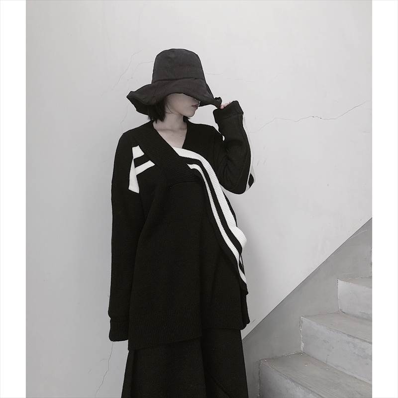 セーター ニット トップス プルオーバー Vネック レディース かわいい 大人可愛い きれいめ 上品 こなれ感 シンプル カジュアル 主役級 存在感 個性的 ルーズ かっこいい デート お出かけ ラフ