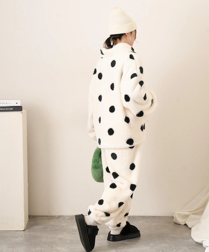 ボアドット柄ルームウェアセットアップ レディース 秋 冬 もこもこ 可愛い 大きいサイズ カジュアル トップス ボトムス 上下 長袖 ハイネック フリース 起毛 大きめ ゆったり あったか 暖かい 防