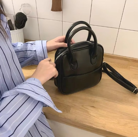 Qoo10] 【B級品】スクエアミニボストンバッグ シ