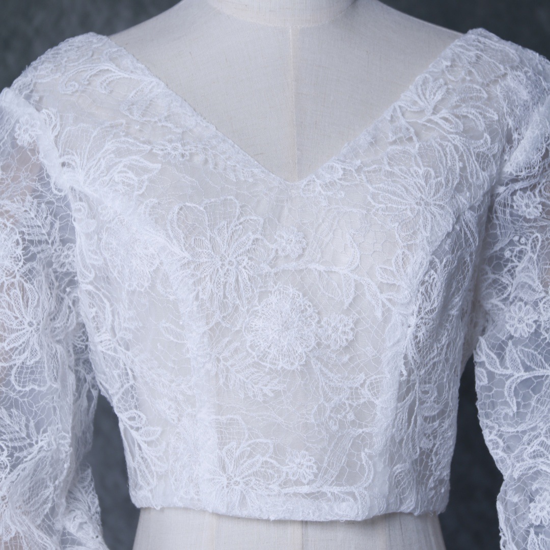 ボレロ 美しい花レース Vネック ふわふわ袖 くるみボタン ウエディングドレス ボレロ 美しい花レース Vネック ふわふわ袖 くるみボタン ウエディングドレス