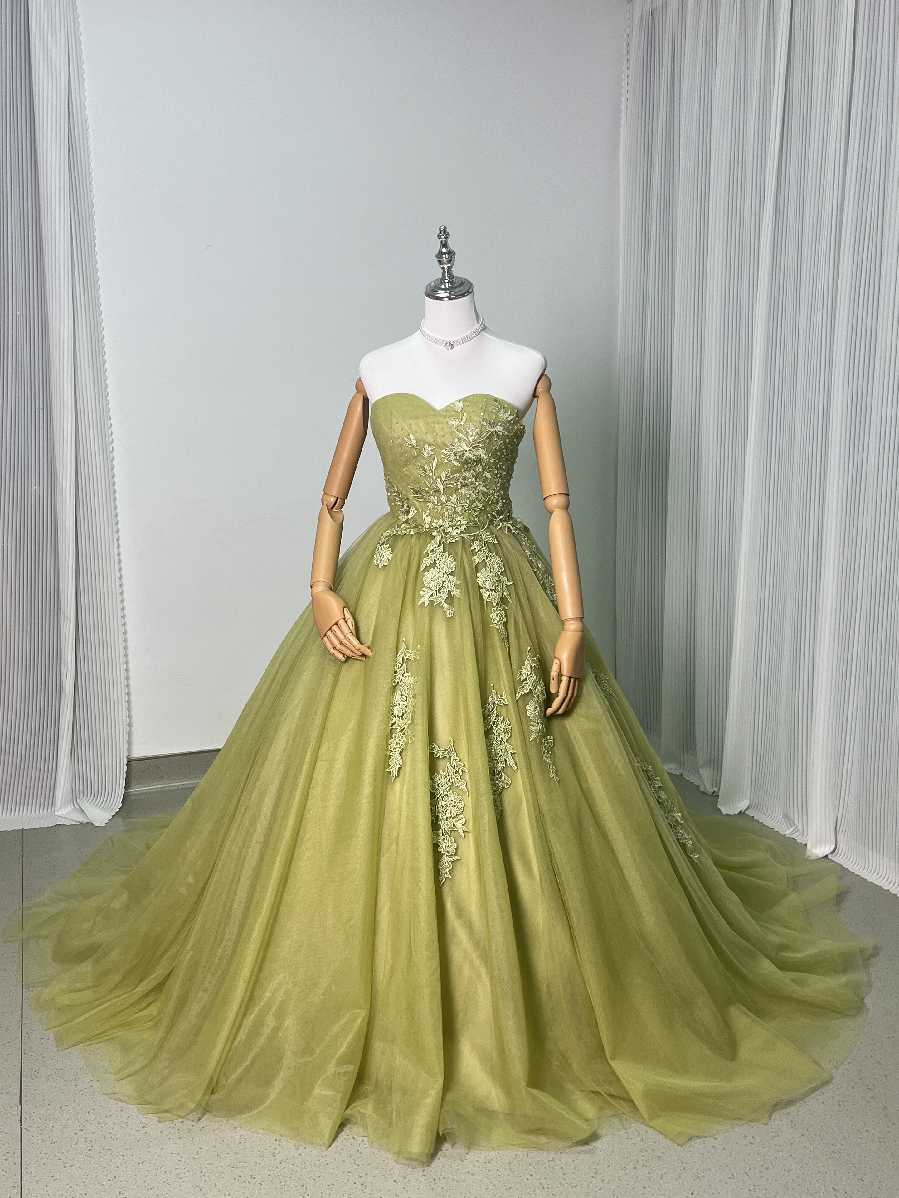 フランス風 パーティードレス グリーン ベアトップ キラキラのハンドビーディング レース 前撮り フランス風 パーティードレス グリーン ベアトップ キラキラのハンドビーディング レース 前撮り