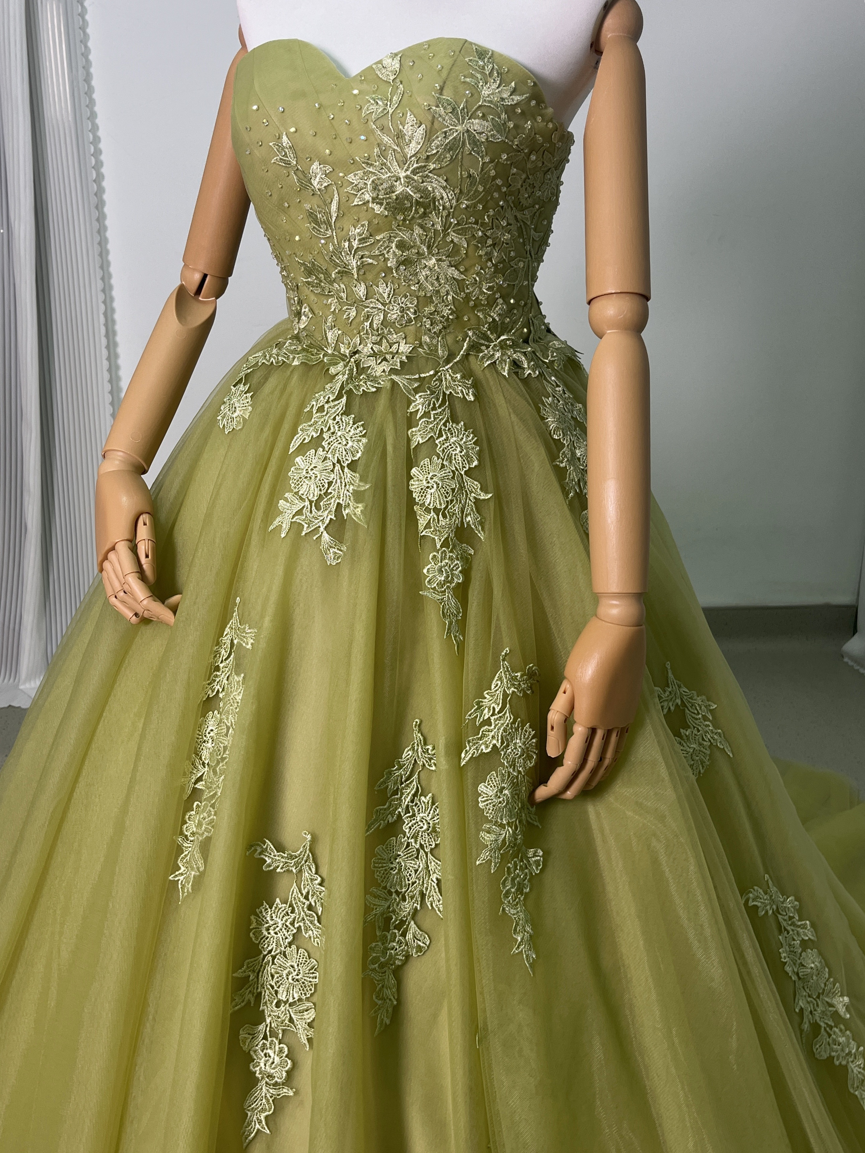フランス風 パーティードレス グリーン ベアトップ キラキラのハンドビーディング レース 前撮り フランス風 パーティードレス グリーン ベアトップ キラキラのハンドビーディング レース 前撮り