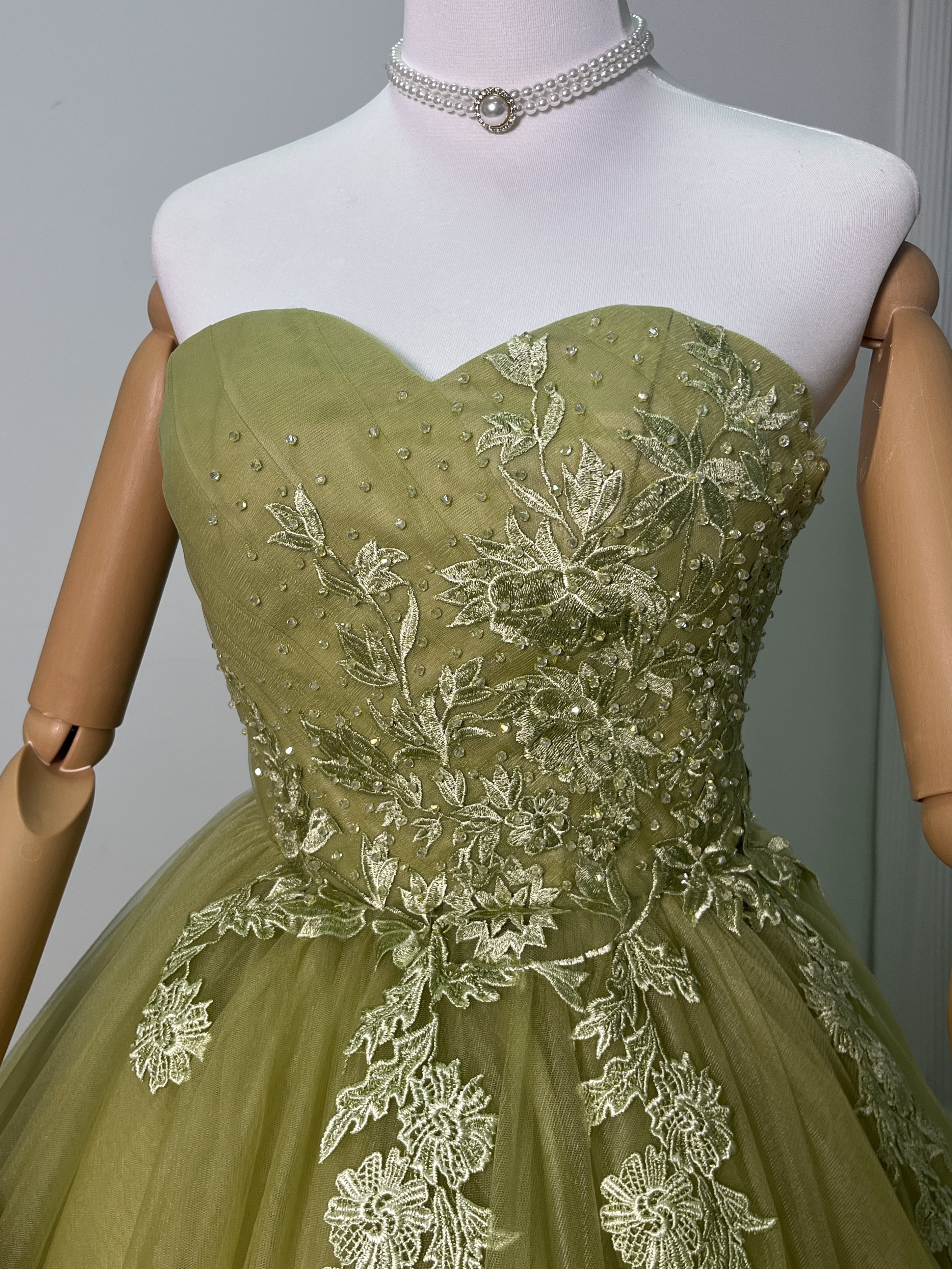 フランス風 パーティードレス グリーン ベアトップ キラキラのハンドビーディング レース 前撮り フランス風 パーティードレス グリーン ベアトップ キラキラのハンドビーディング レース 前撮り