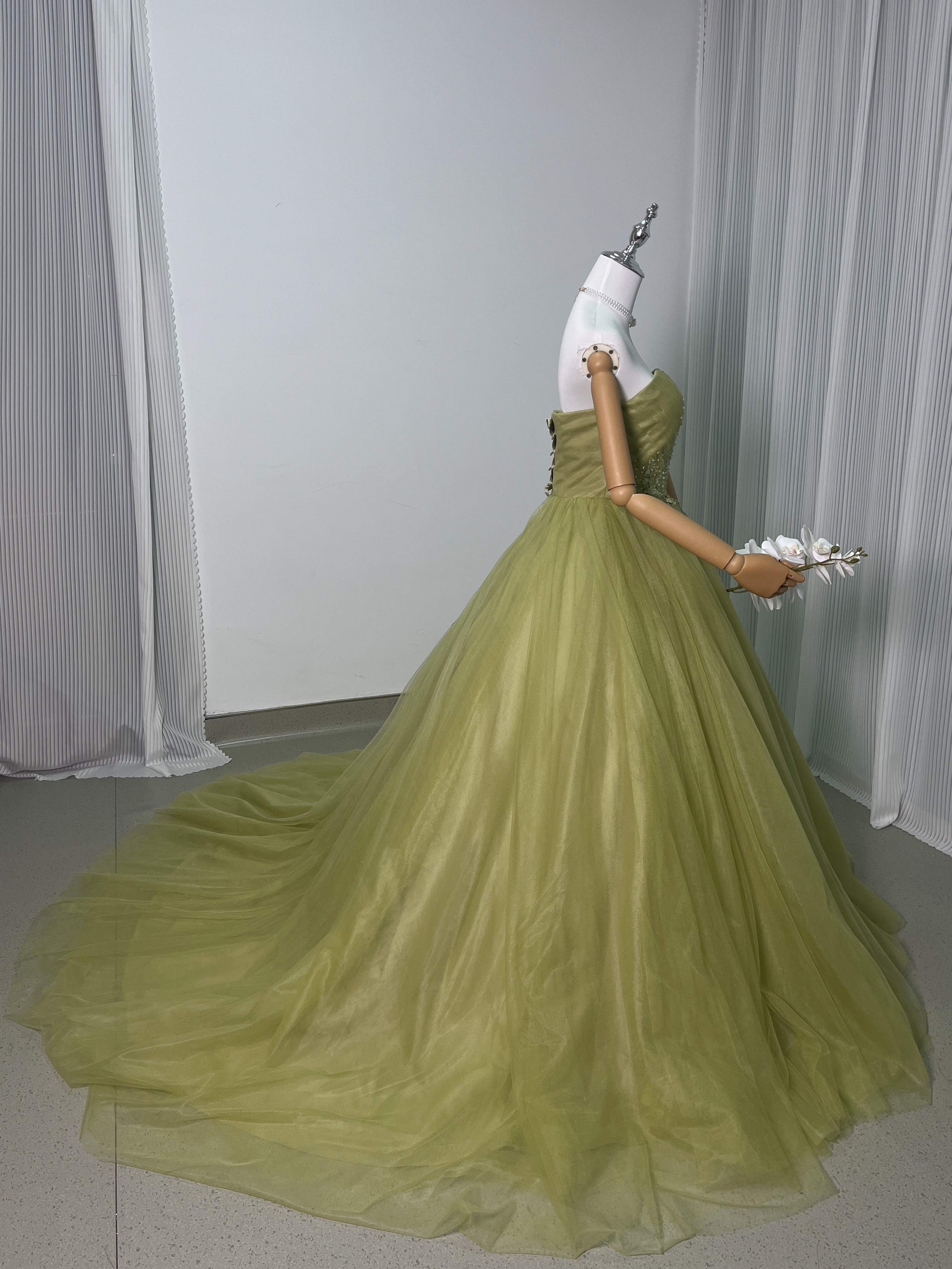 フランス風 パーティードレス グリーン ベアトップ キラキラのハンドビーディング レース 前撮り フランス風 パーティードレス グリーン ベアトップ キラキラのハンドビーディング レース 前撮り