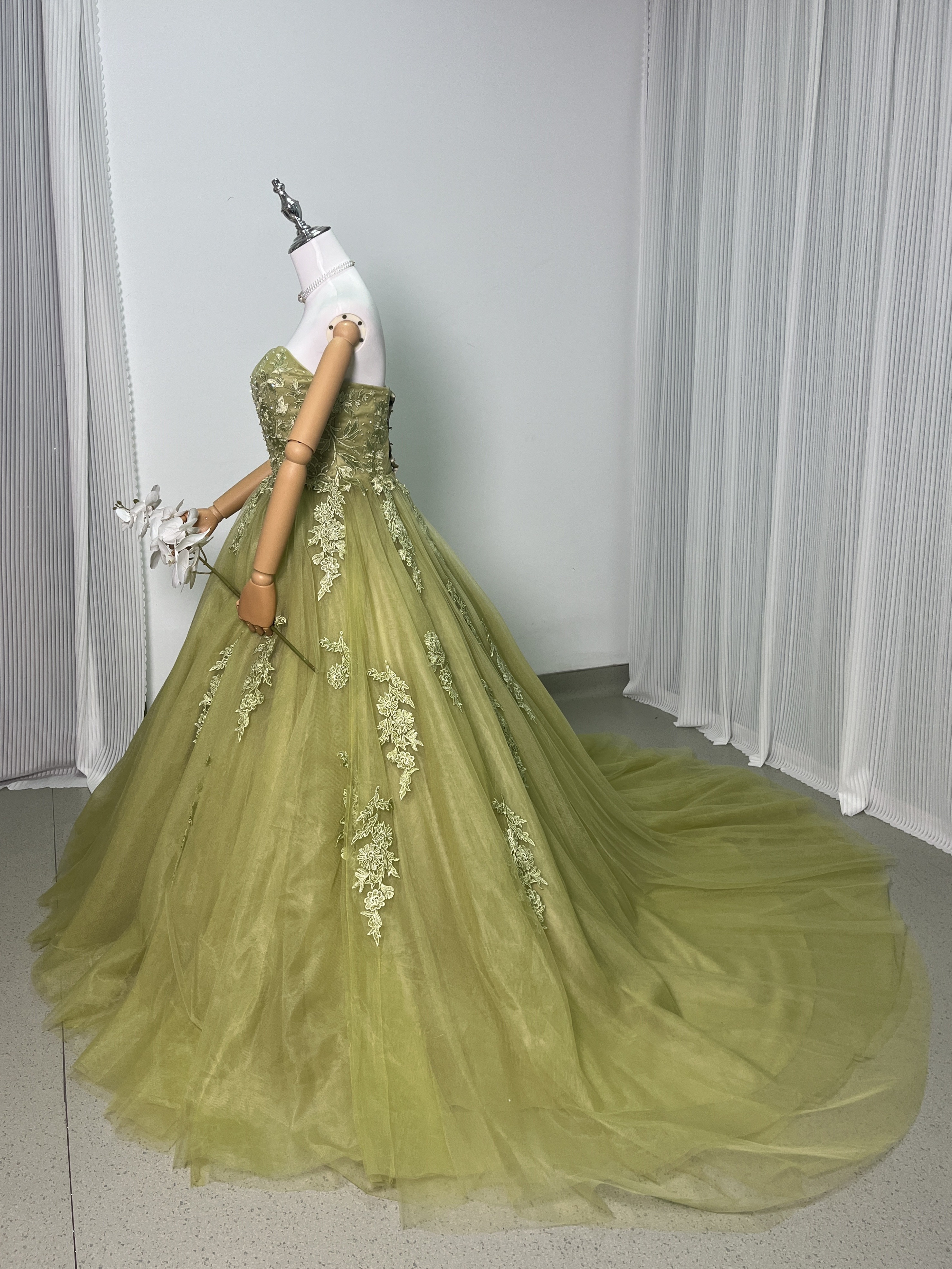 フランス風 パーティードレス グリーン ベアトップ キラキラのハンドビーディング レース 前撮り フランス風 パーティードレス グリーン ベアトップ キラキラのハンドビーディング レース 前撮り