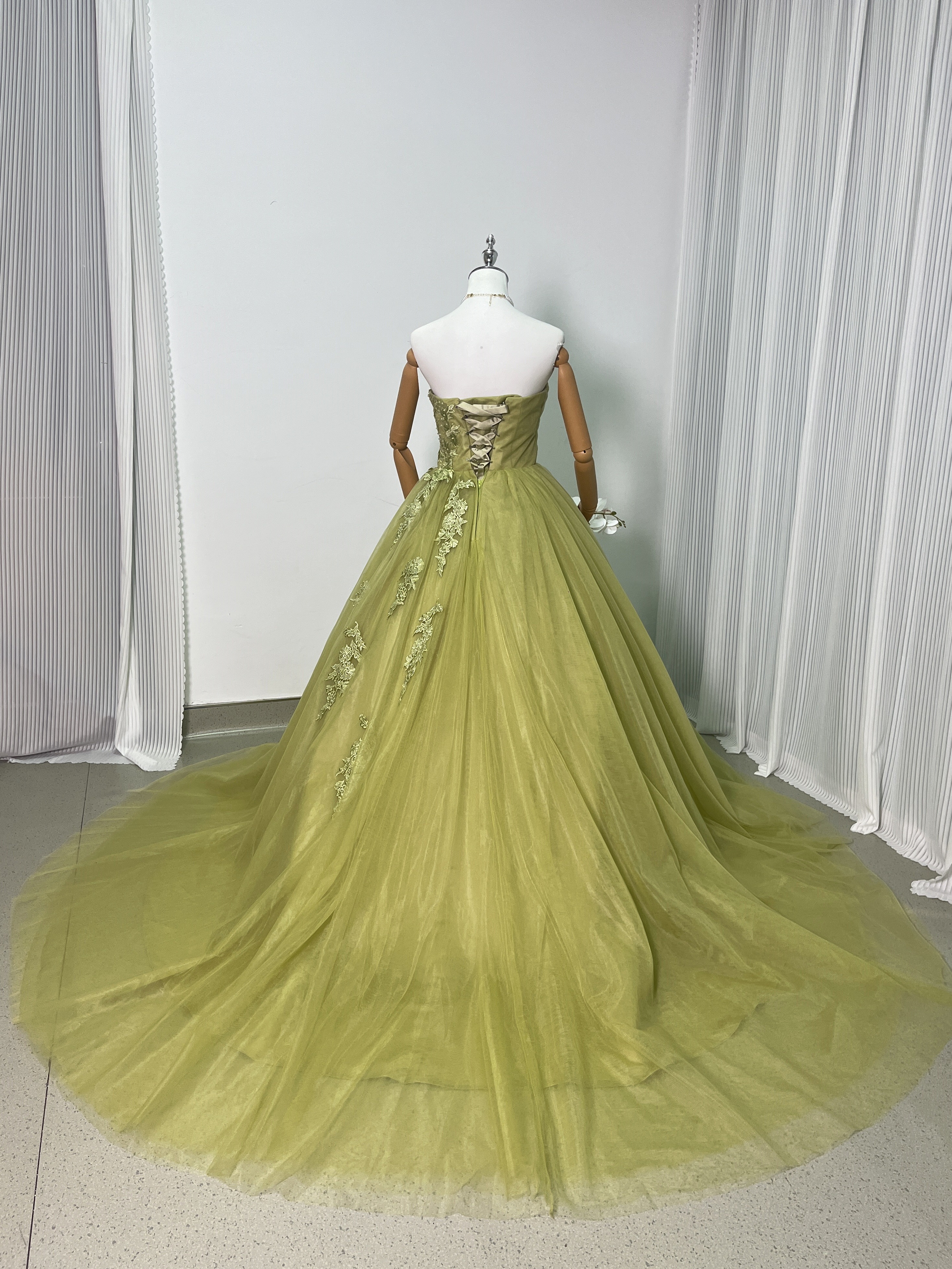 フランス風 パーティードレス グリーン ベアトップ キラキラのハンドビーディング レース 前撮り フランス風 パーティードレス グリーン ベアトップ キラキラのハンドビーディング レース 前撮り