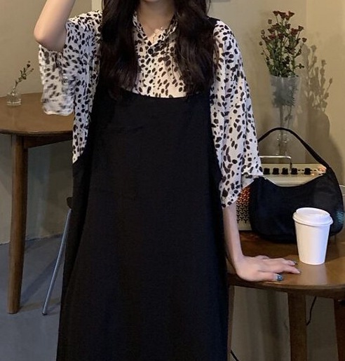 ワンピース　ロングワンピース　ロング　膝丈　シャツワンピース　ｔシャツワンピース　ツーピース　トップス　シャツ　襟付き　ドット柄　フレア　プリーツスカート　キレイ目　カジュアル　おしゃれ　韓国　大人