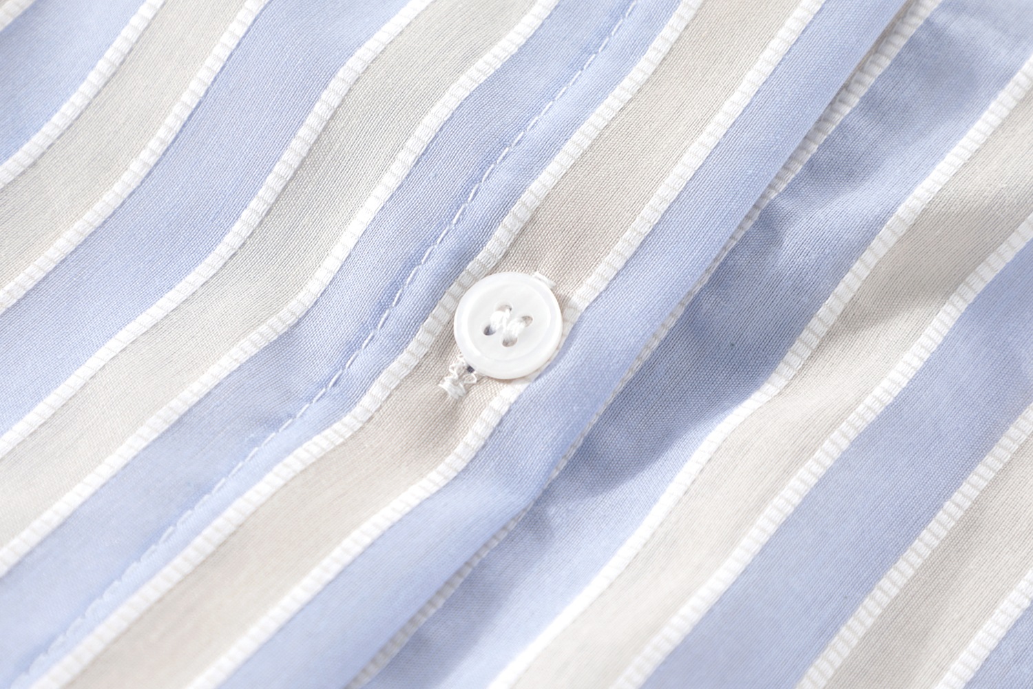 レディース トップス シャツ 長袖 襟付き 前開き ボタン かわいい 大人可愛い きれいめ シンプル 上品 おしゃれ かっこいい レトロ きちんと こなれ感 個性的 主役級 存在感 抜け感