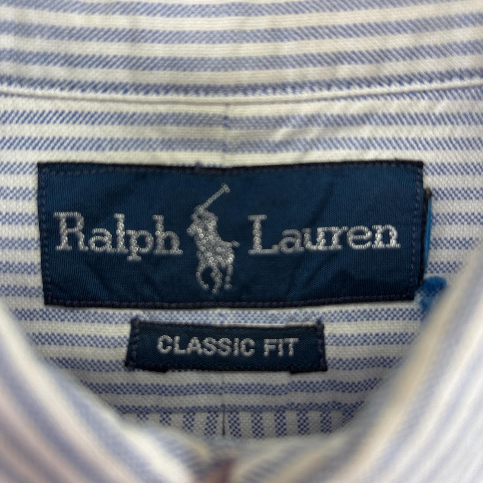 古着 90s/90年代 長袖シャツ ロゴ 刺繍 ボタンダウンシャツ CLASSIC FIT 水色系 ストライプ メンズ 古着 90s/90年代 長袖シャツ ロゴ 刺繍 ボタンダウンシャツ CLASSIC FIT 水色系 ストライプ メンズ