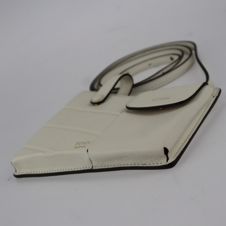 超美品 FENDI フェンディ ショルダーバッグ 8BS026 フォンケース レザー アイボリー ミニバッグ フォンショルダー 本物保証 中古