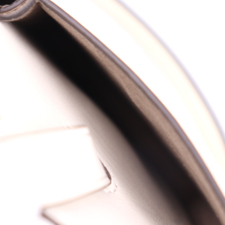 超美品 FENDI フェンディ ショルダーバッグ 8BS026 フォンケース レザー アイボリー ミニバッグ フォンショルダー 本物保証 中古