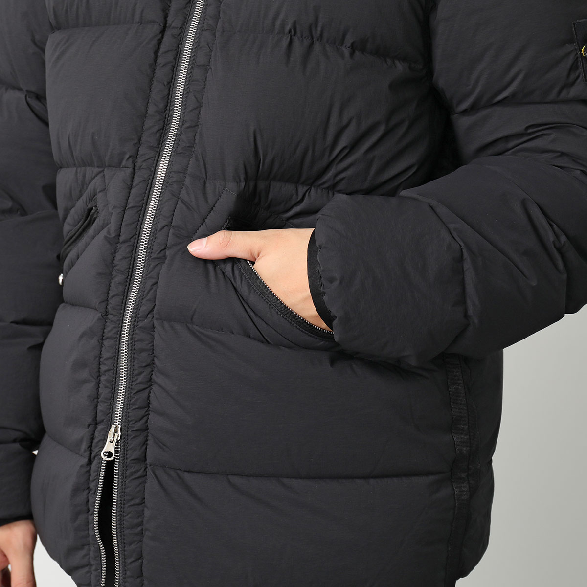 STONE ISLAND ストーンアイランド ダウンジャケット SEAMLESS TUNNEL NYLON DOWN 811543028 メンズ ナイロン スタンドカラー 撥水