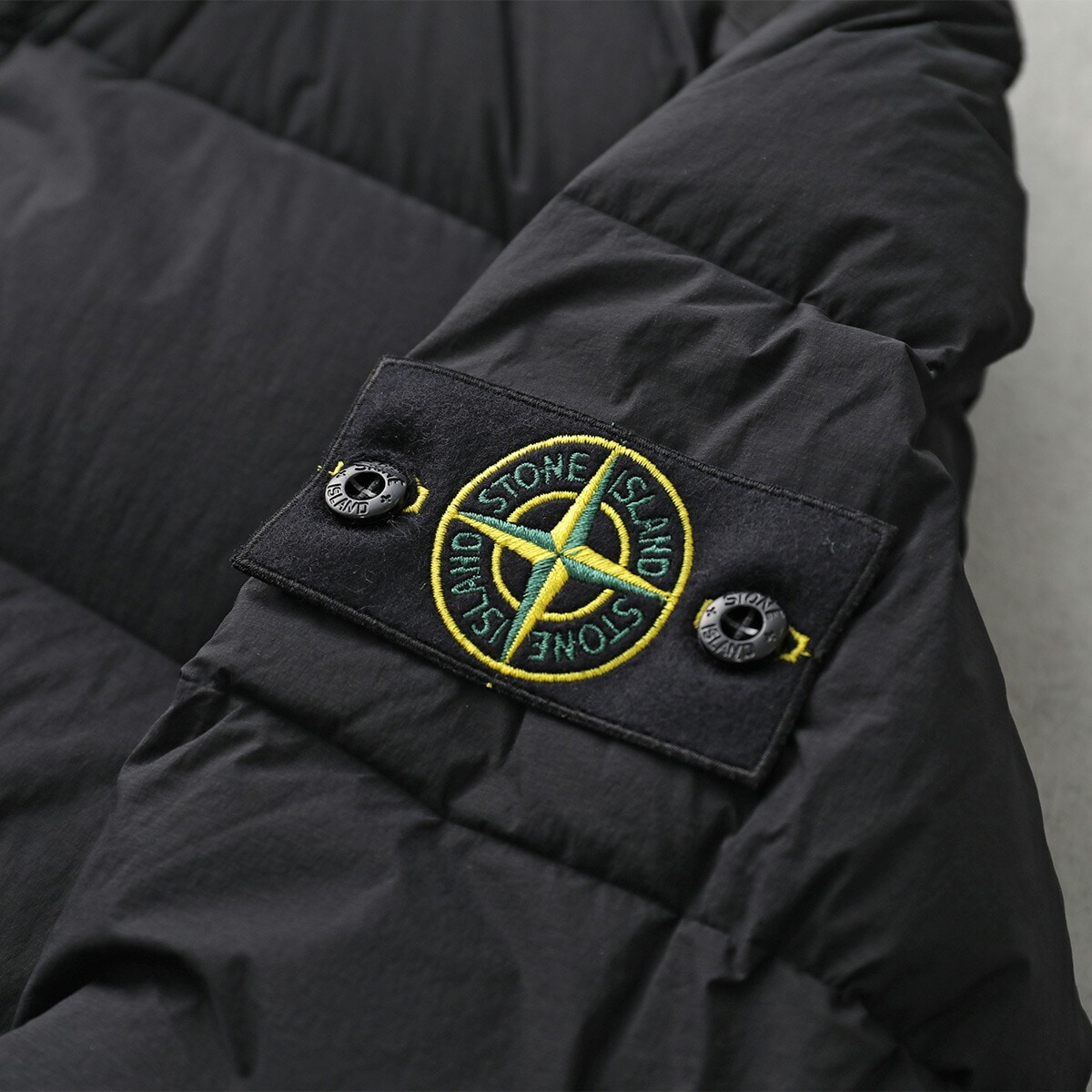 STONE ISLAND ストーンアイランド ダウンジャケット SEAMLESS TUNNEL NYLON DOWN 811543028 メンズ ナイロン スタンドカラー 撥水