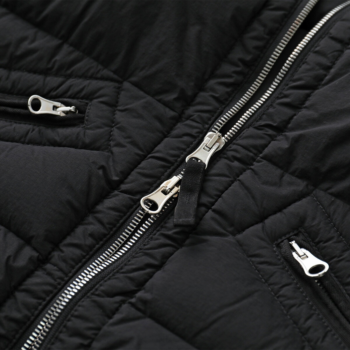 STONE ISLAND ストーンアイランド ダウンジャケット SEAMLESS TUNNEL NYLON DOWN 811543028 メンズ ナイロン スタンドカラー 撥水