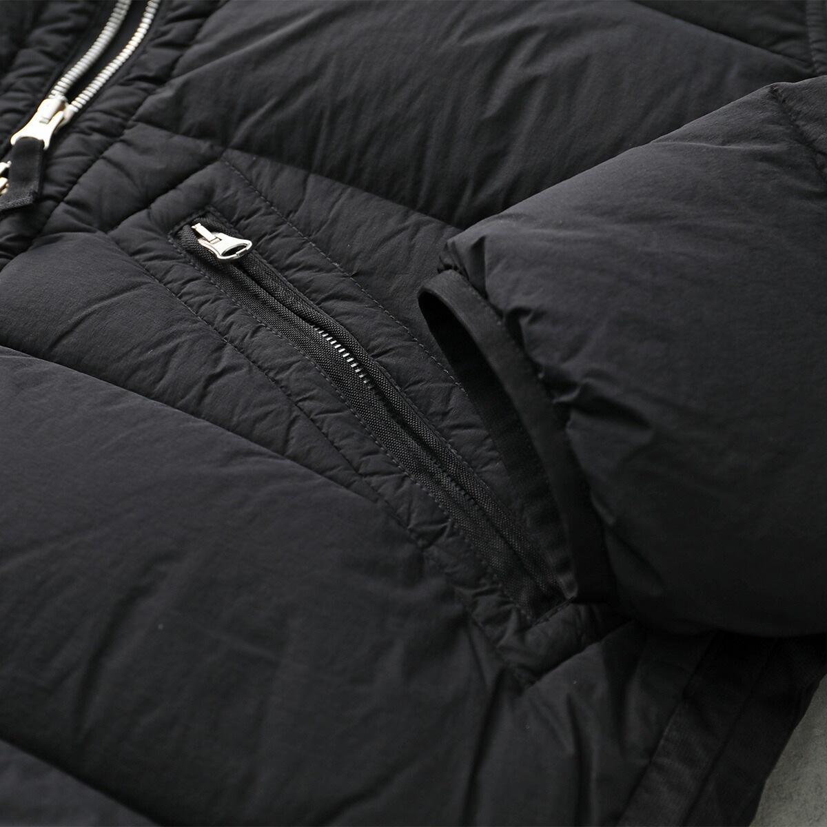 STONE ISLAND ストーンアイランド ダウンジャケット SEAMLESS TUNNEL NYLON DOWN 811543028 メンズ ナイロン スタンドカラー 撥水