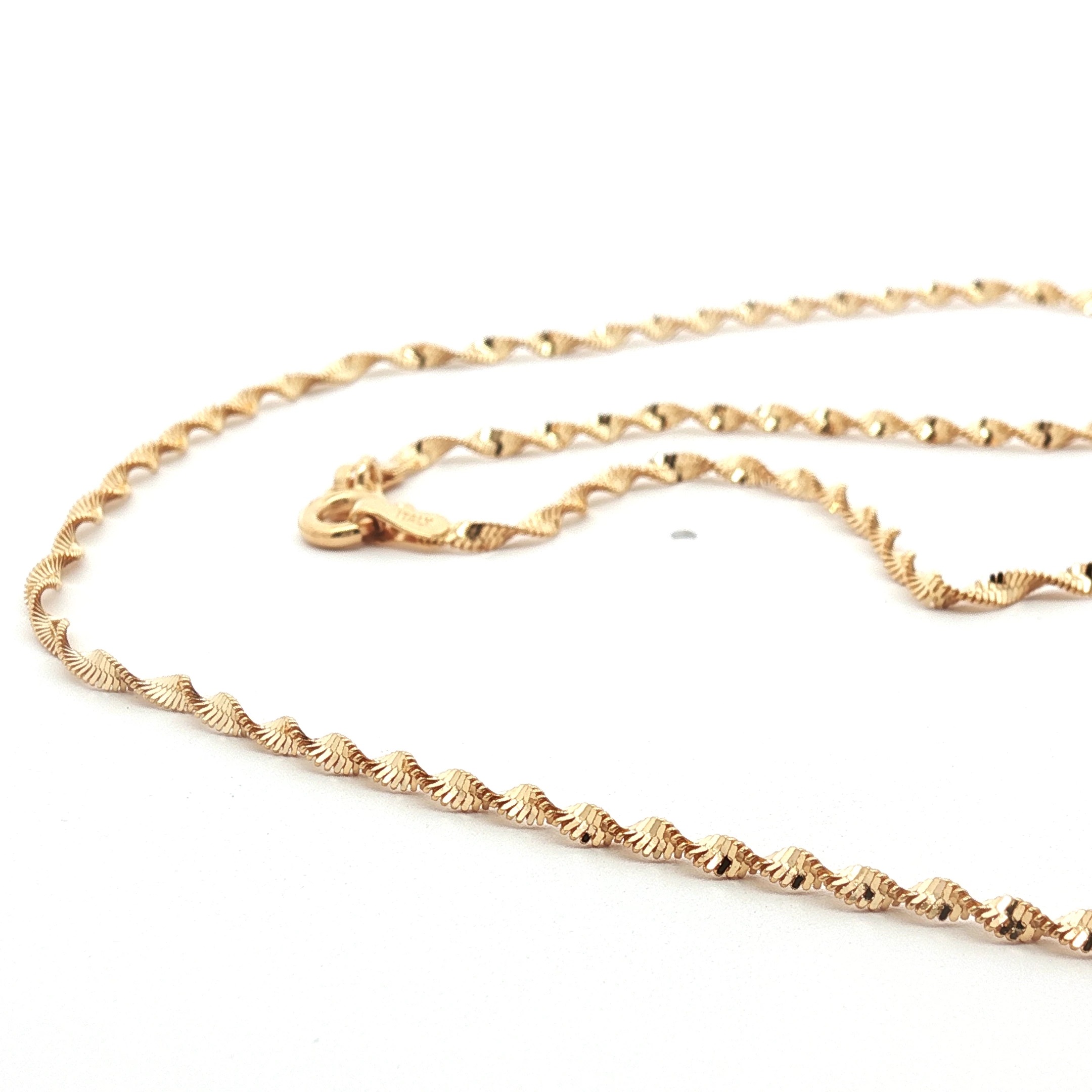 イタリア製18Kゴールド細チェーンネックレスジュエリー繊細なツイストチェーンとイタリアの職人技 イタリア製18Kゴールド細チェーンネックレスジュエリー繊細なツイストチェーンとイタリアの職人技