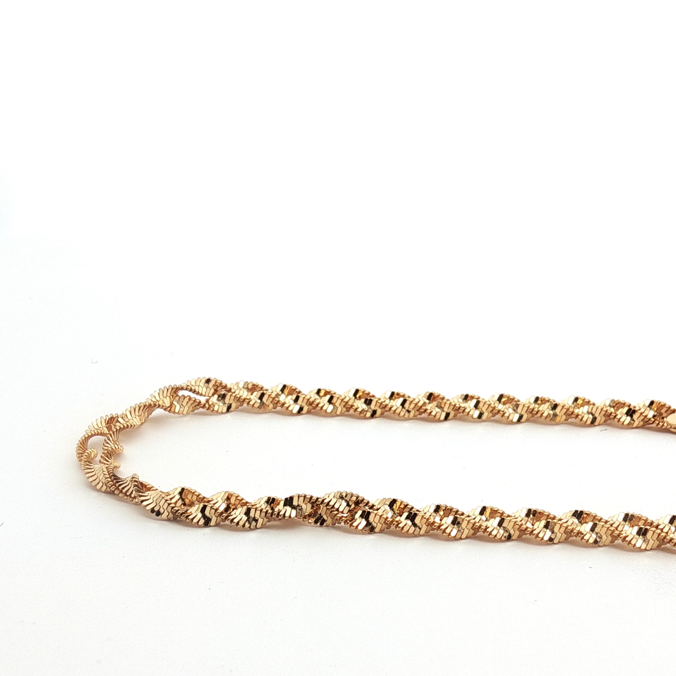 イタリア製18Kゴールド細チェーンネックレスジュエリー繊細なツイストチェーンとイタリアの職人技 イタリア製18Kゴールド細チェーンネックレスジュエリー繊細なツイストチェーンとイタリアの職人技