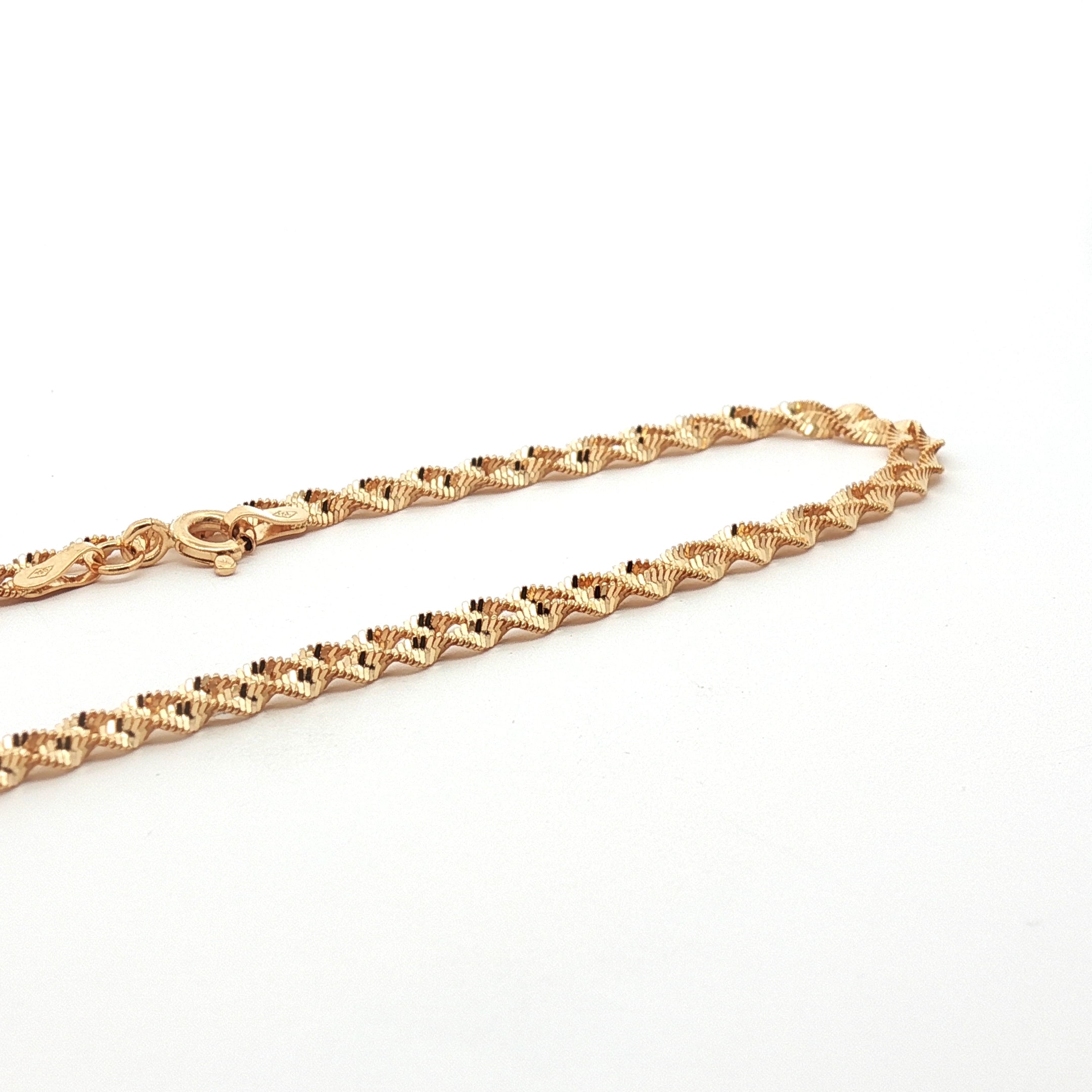 イタリア製18Kゴールド細チェーンネックレスジュエリー繊細なツイストチェーンとイタリアの職人技 イタリア製18Kゴールド細チェーンネックレスジュエリー繊細なツイストチェーンとイタリアの職人技