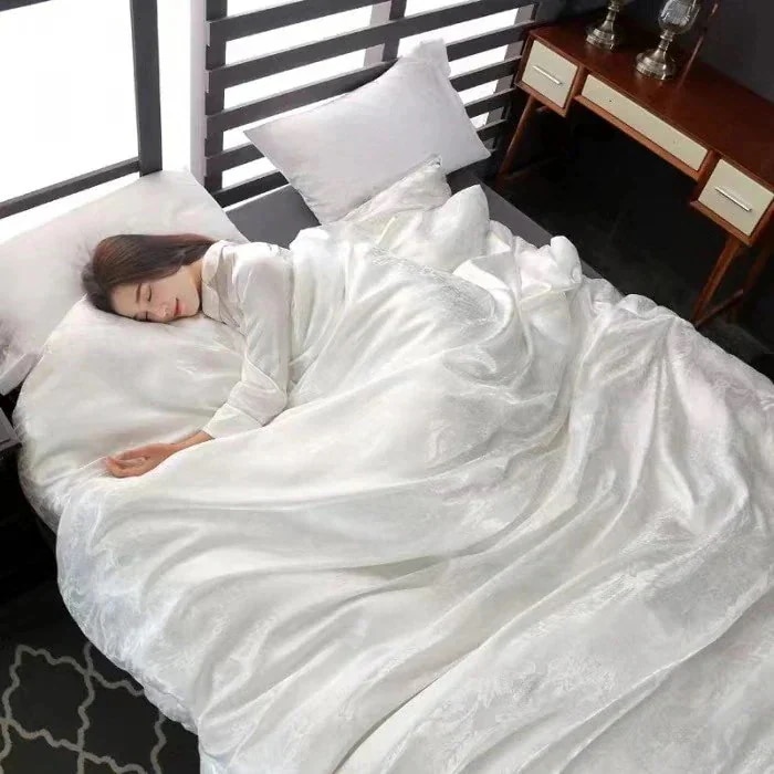 在庫一掃中 シルク布団 通 四通用布団 抗菌防臭 肌掛布団 良い手 在庫一掃中 シルク布団 通 四通用布団 抗菌防臭 肌掛布団 良い手
