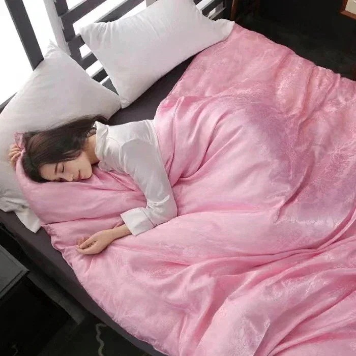 在庫一掃中 シルク布団 通 四通用布団 抗菌防臭 肌掛布団 良い手 在庫一掃中 シルク布団 通 四通用布団 抗菌防臭 肌掛布団 良い手