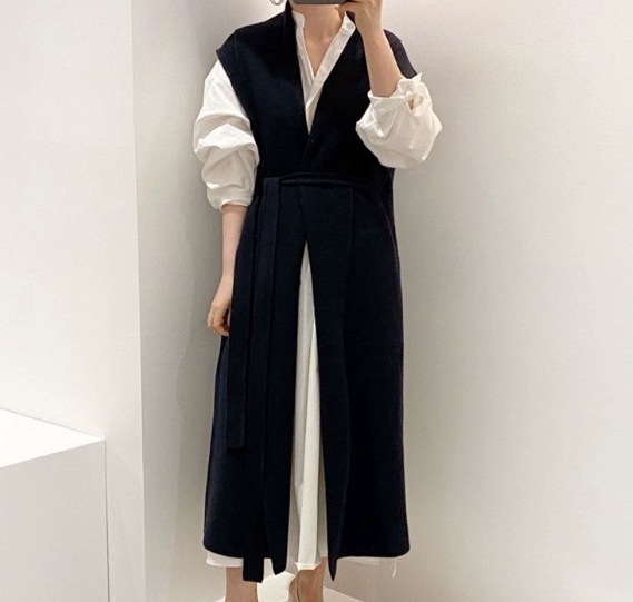 2点セット トップス ベスト ジレ ワンピース 袖なし 襟なし ロング丈 Vネック シャツワンピース ミモレ丈 長袖 サイドスリット かわいい 大人可愛い きれいめ シンプル 大人 上品 おしゃれ