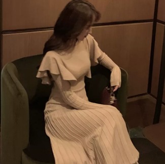 ワンピース 肩フリル ニットワンピース ウエストリボン リブニット マキシ マキシ丈 ラウンドネック 袖あり 長袖 パフスリーブ スリム 細身 ストレート Aライン リブニット 伸縮性 ニット ワンピース 肩フリル ニットワンピース ウエストリボン リブニット マキシ マキシ丈 ラウンドネック 袖あり 長袖 パフスリーブ スリム 細身 ストレート Aライン リブニット 伸縮性 ニット